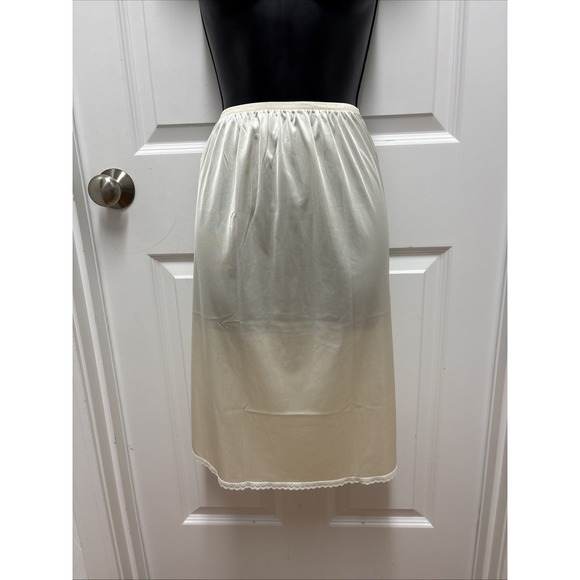 Vanity Fair | Intimates &amp; Sleepwear | Vanity Fair Vintage 9s Ivory ...